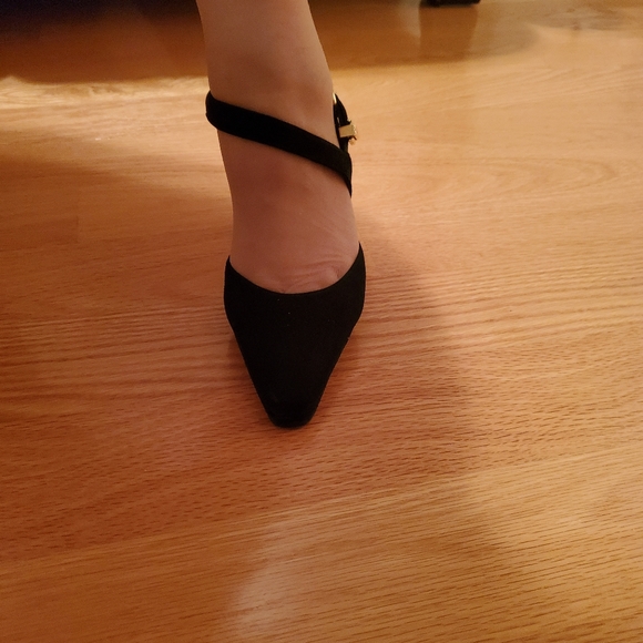 Black suede pumps - Picture 3 of 5